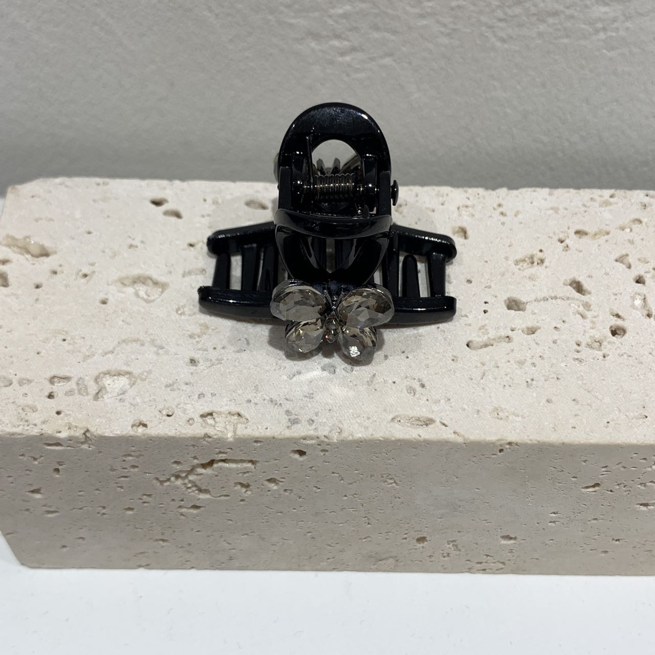 GREBUTY 5559 简约百搭灰色水晶蝴蝶结抓夹