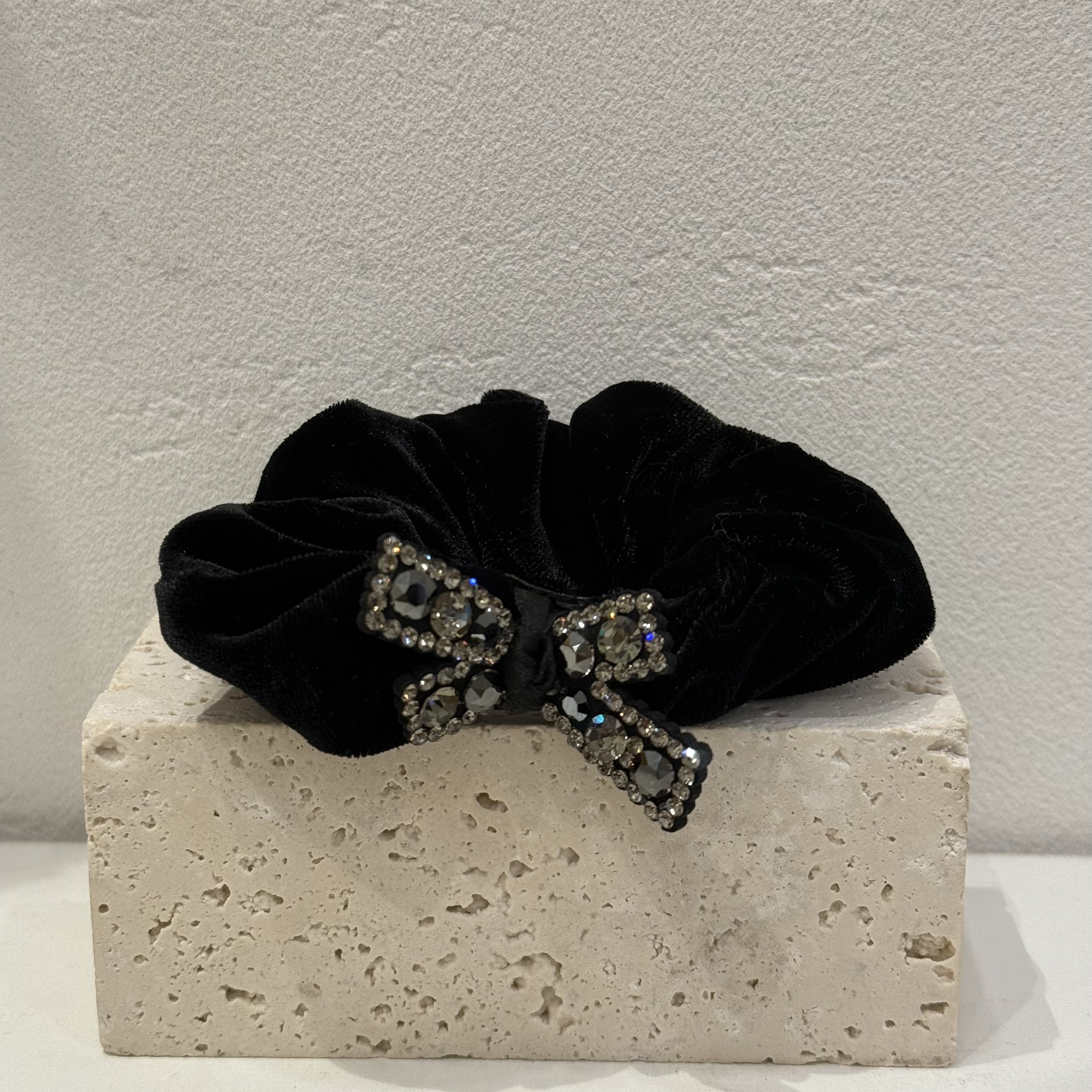 GREBUTY 5821 黑色丝绒闪闪蝴蝶结肠圈发圈