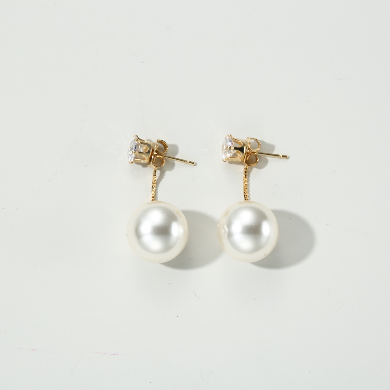 铜合金亚克力耳饰   3921 GREBUTY新品白色珠珠闪闪耳钉耳饰