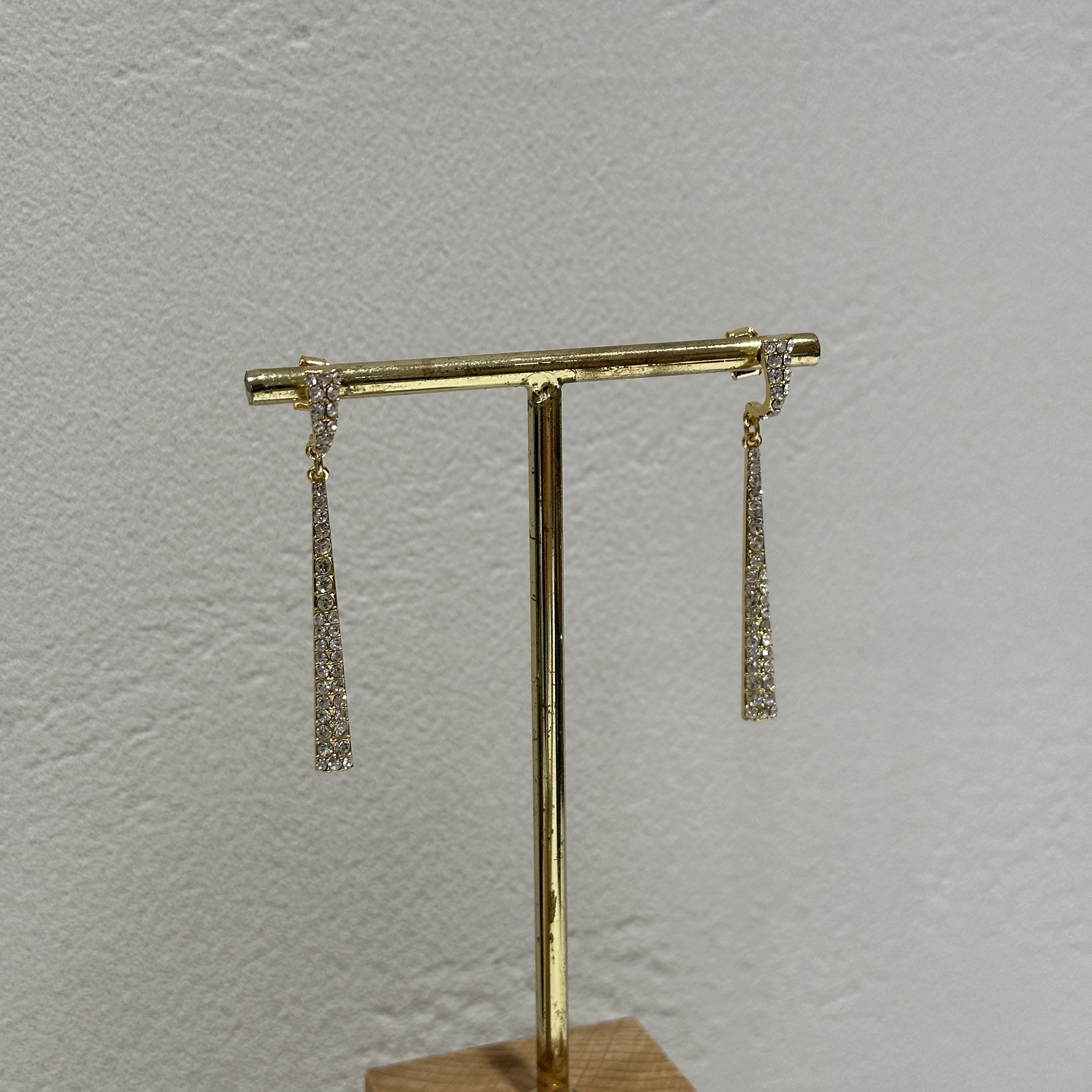 铜合金亚克力耳饰  E003 白色水晶闪闪垂坠感耳钉耳饰