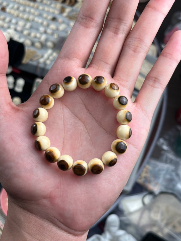 猛犸特色棕眼三色手串，大小10mm