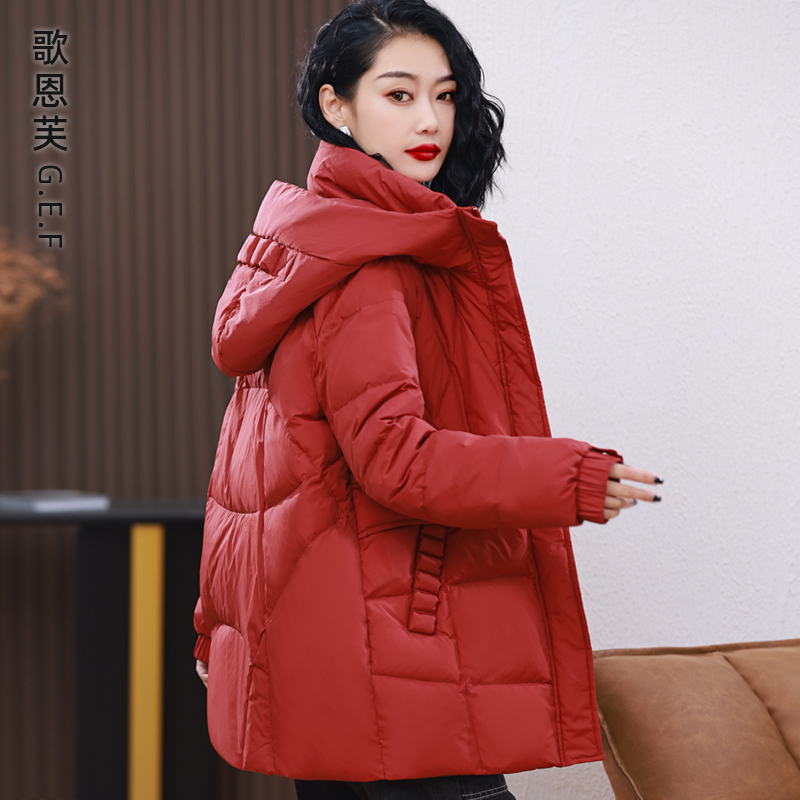 大码90白鸭绒妈妈冬季加厚外套2025本命年女款红色女士高端羽绒服