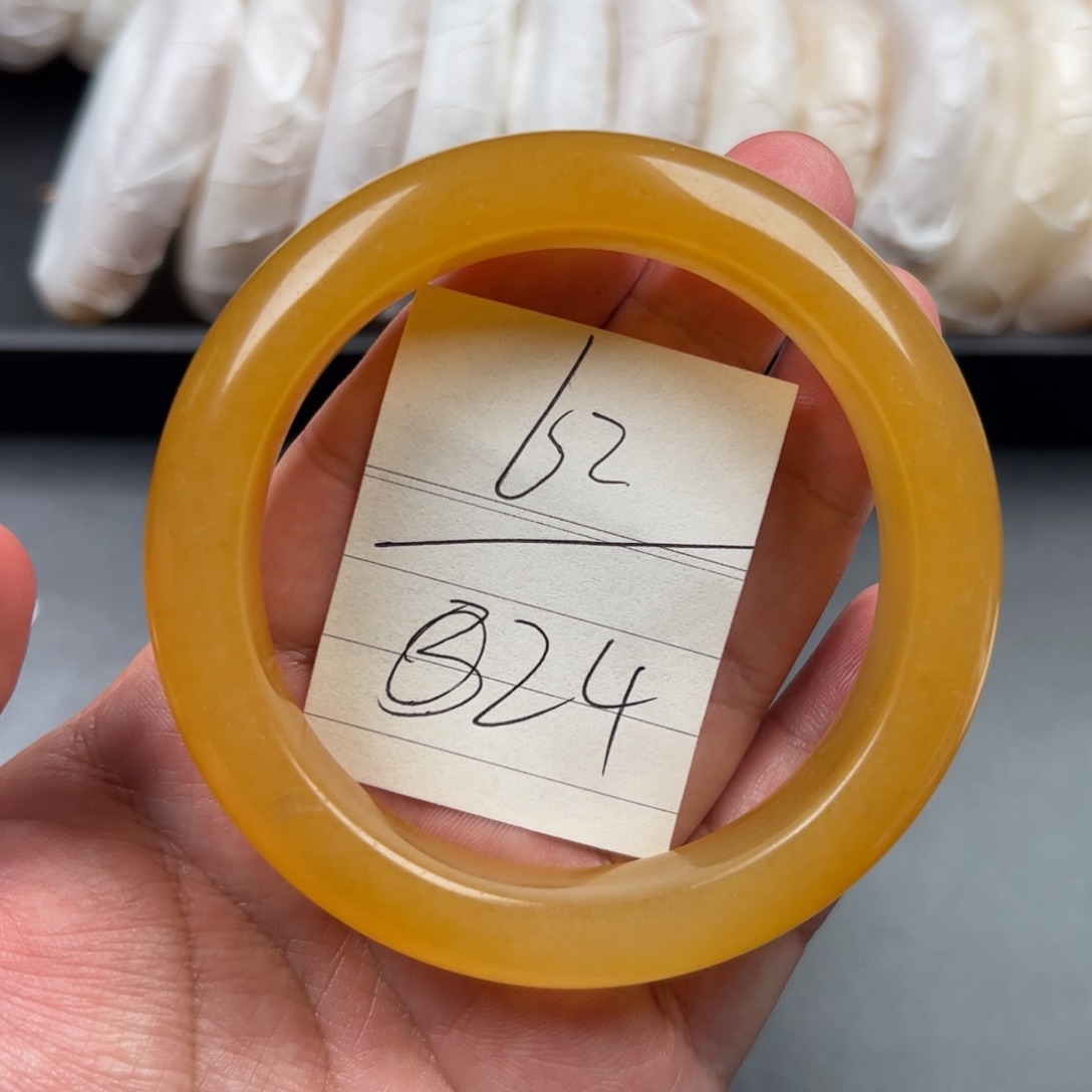 石英质玉（黄龙玉）手镯未镶嵌24