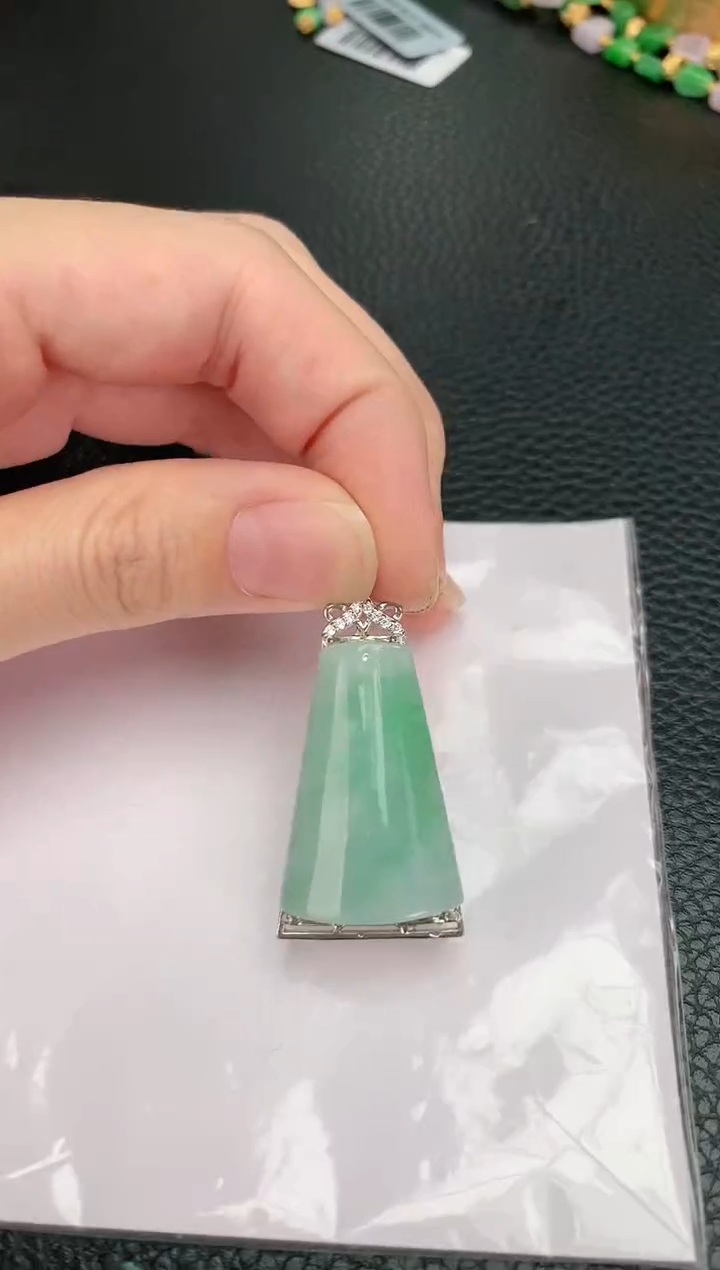 【闪购商品】翡翠颈饰银S925镶嵌赠礼盒证书敏
