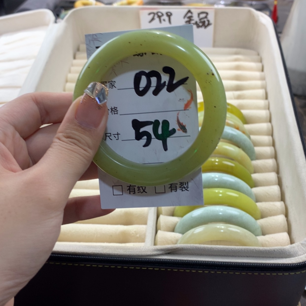 【闪购商品】蛇纹石玉手镯未镶嵌