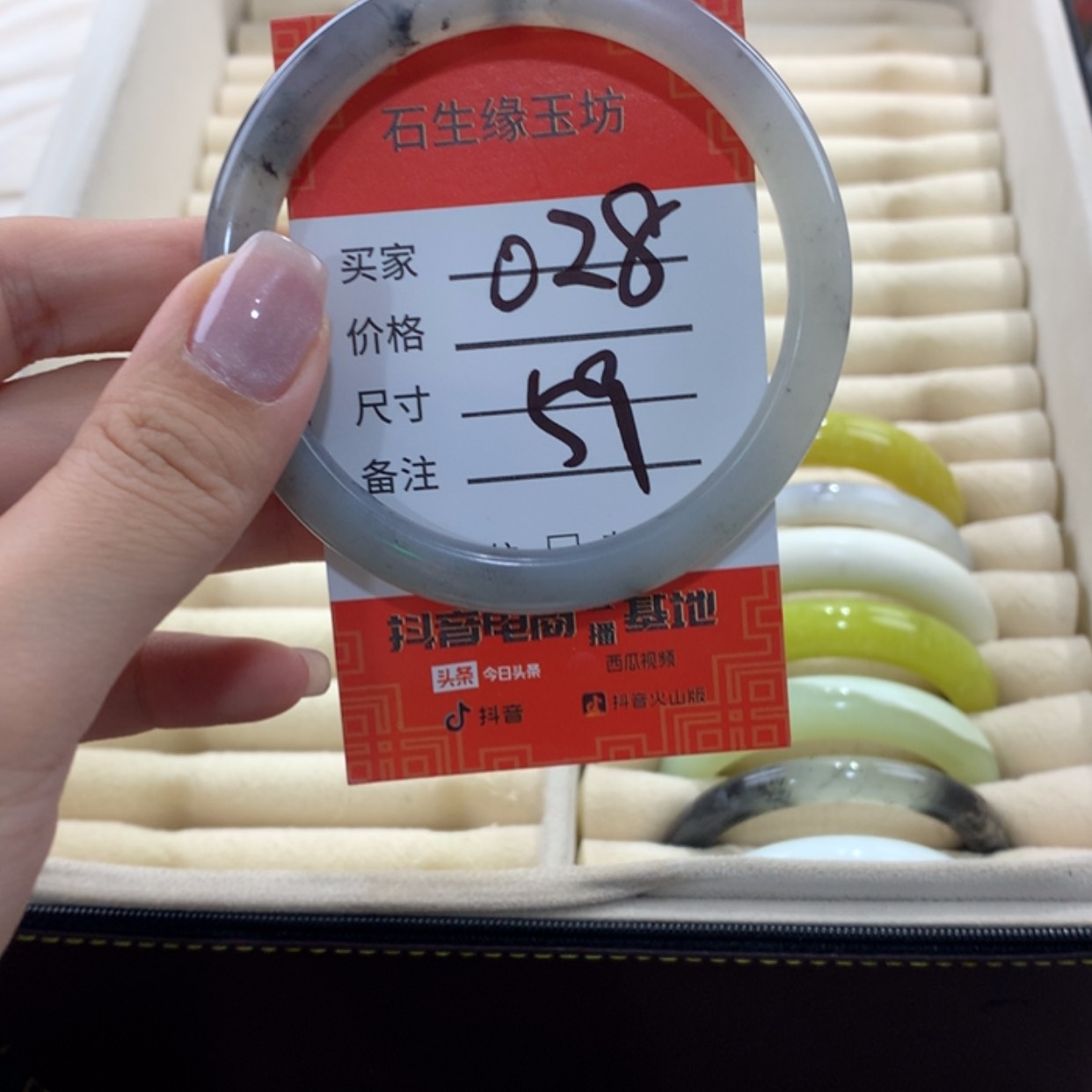【闪购商品】蛇纹石玉手镯未镶嵌