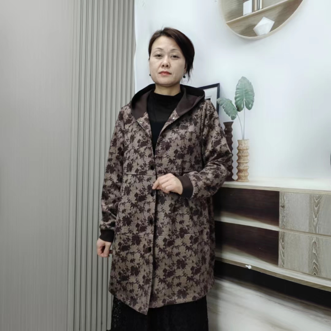 妈妈春秋外套女2023新款洋气高贵奶奶春装上衣中老年人风衣中长款