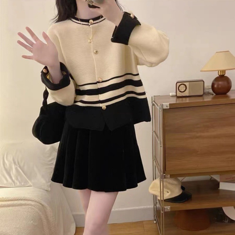 2024新款小香风长袖针织开衫女慵懒风设计感时尚宽松撞色毛衣外套