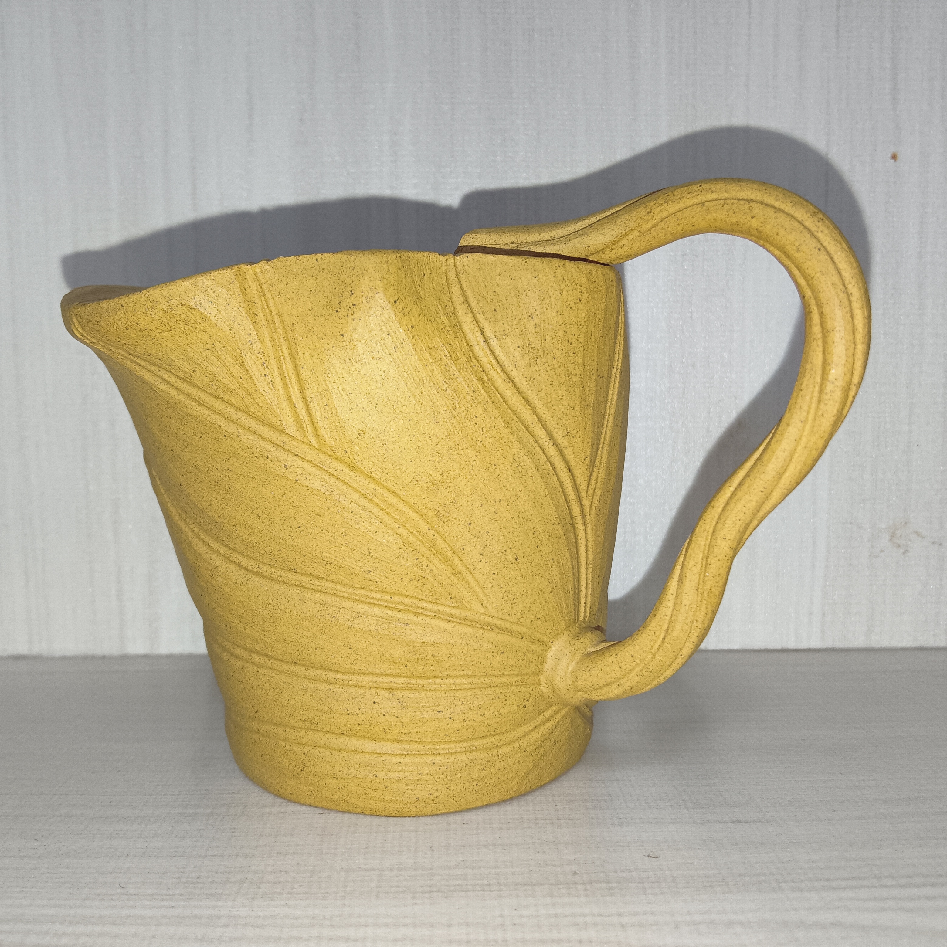 紫砂荷叶公道杯，金黄段泥，容量170cc