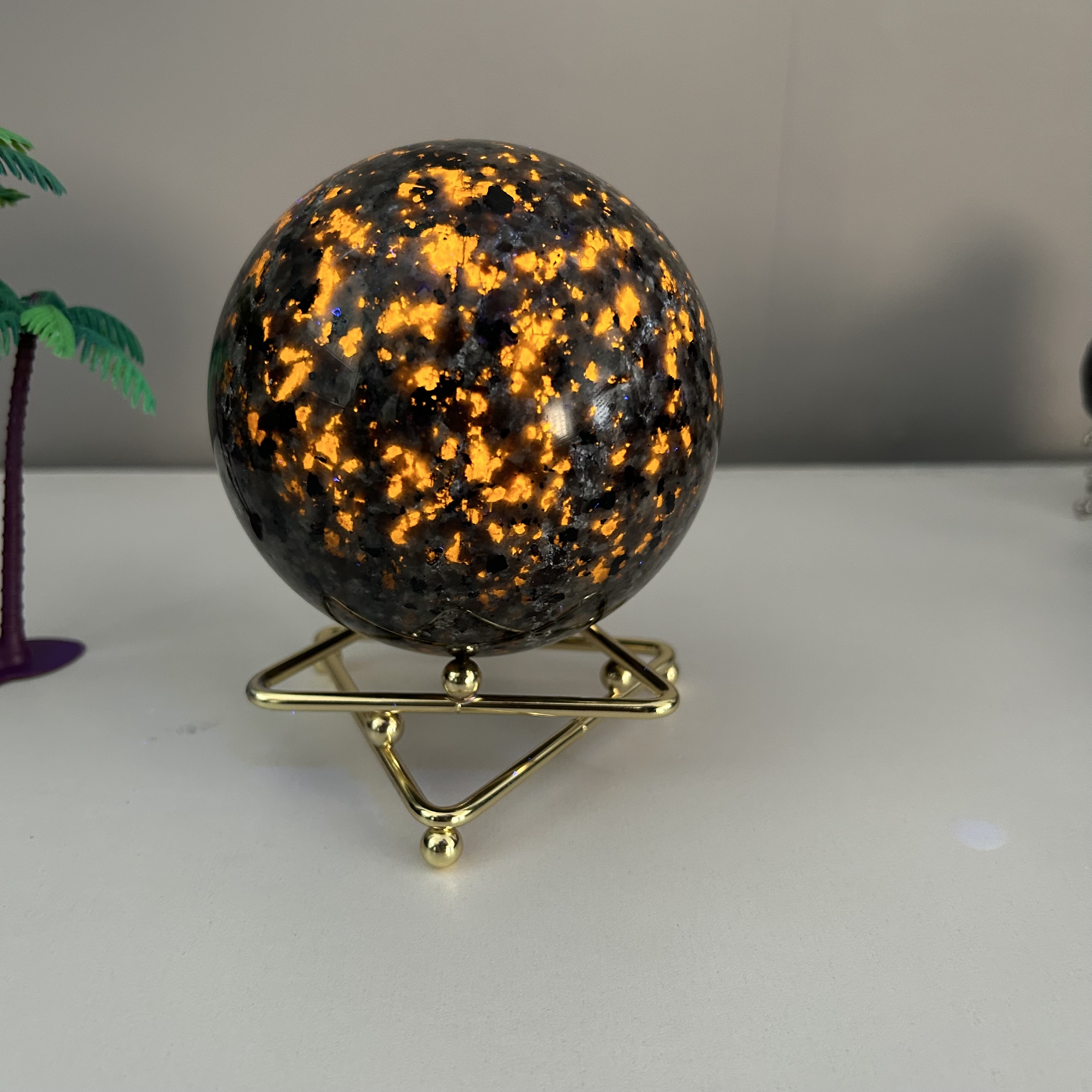 火焰石直径10厘米带底座时尚金色手工圆球摆件黄色工艺品创意原石