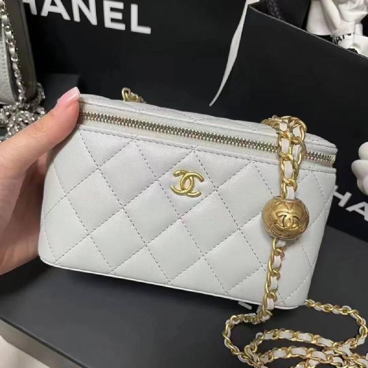 95新 Chanel/香奈儿 牛奢网/白色金球化妆包