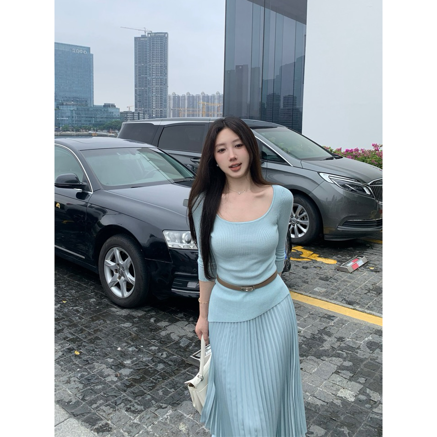 桃喜家·氛围女神 纯欲方领针织上衣+百褶鱼尾半裙套装