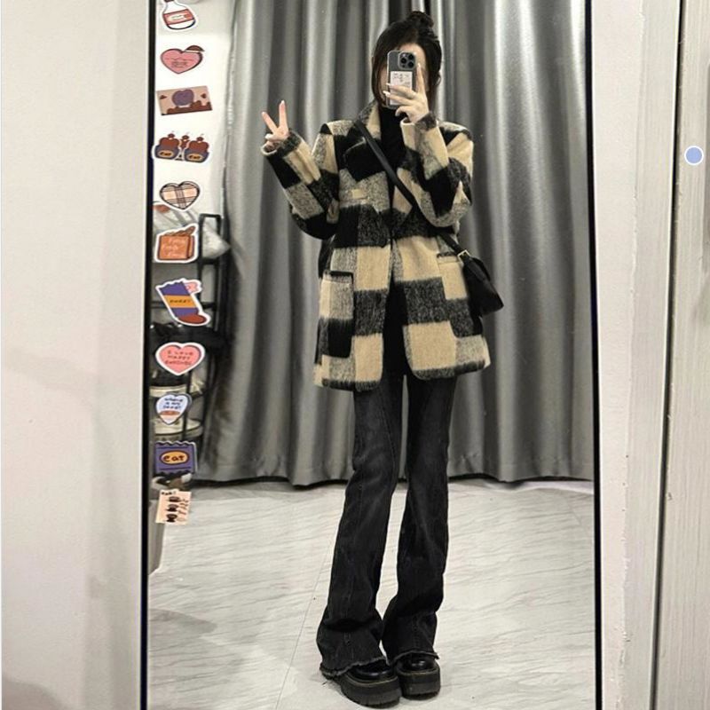 波司澄羽绒服复古格子毛呢小香风外套女秋冬新款宽松显瘦气质西装