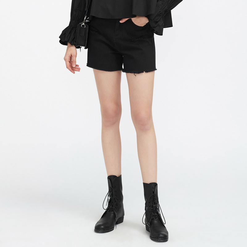圣迪奥女装夏季时尚休闲黑色百搭铆钉破洞毛边A字短裤S21280902