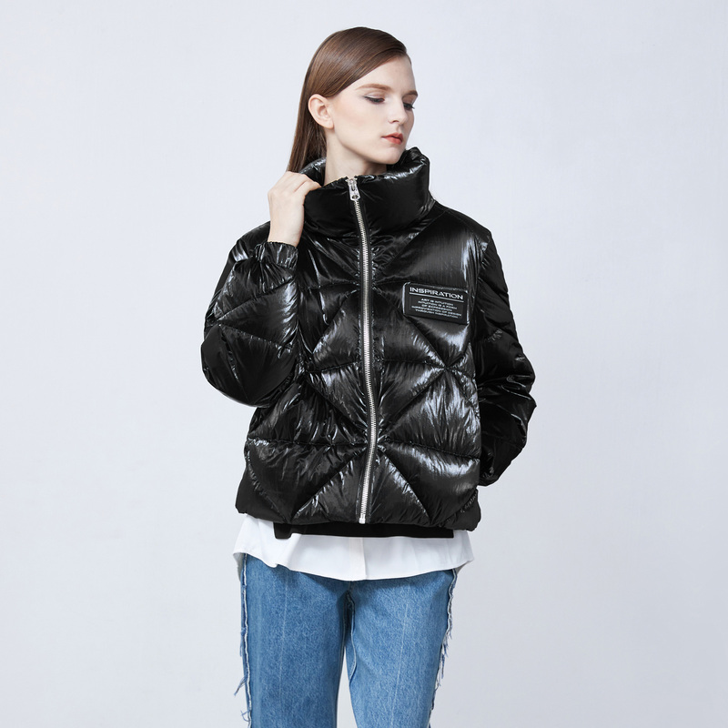 S·DEER圣迪奥女装冬季个性高领撞色字母亮面短款羽绒服S21482408