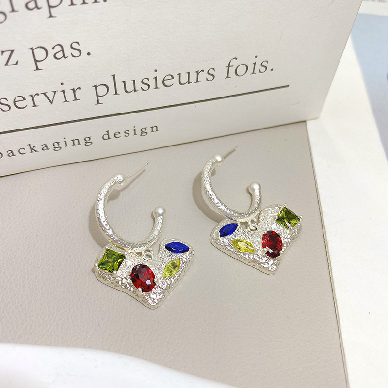 铜合金合成锆石耳饰 彩色锆石爱心耳环简约个性高级感耳坠耳饰