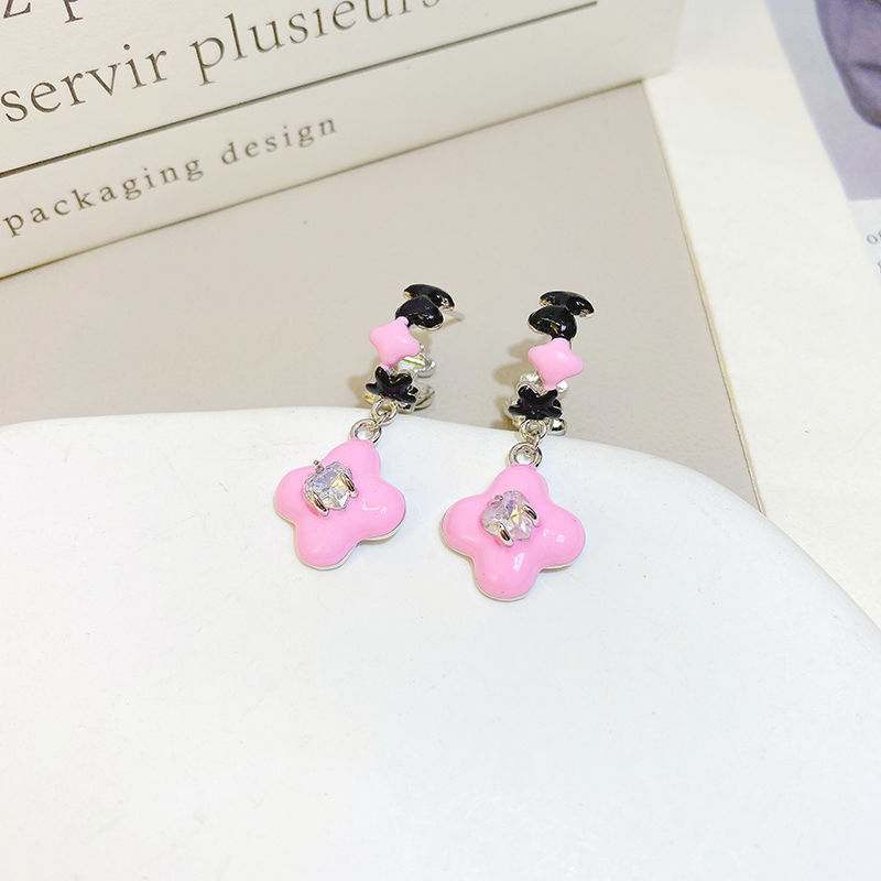 铜合金合成锆石耳饰 粉色四瓣花爱心镶锆石耳环女设计感轻奢耳钉