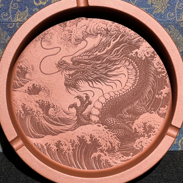紫砂烟灰缸，尺寸宽13.5cm，高3.5cm