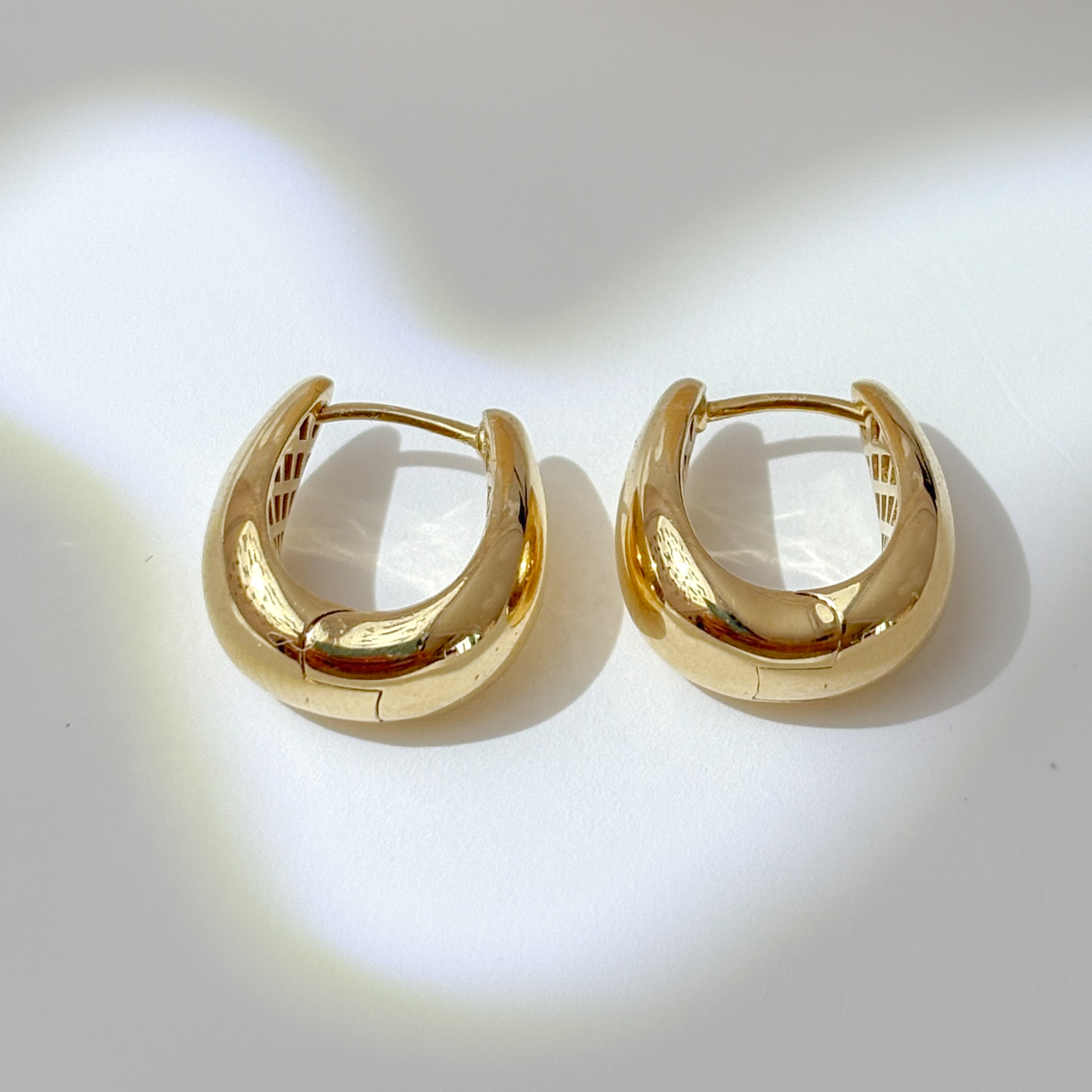 裕璨 18k金赫本实心水滴耳扣极简复古金色耳环轻奢高级感水滴耳扣