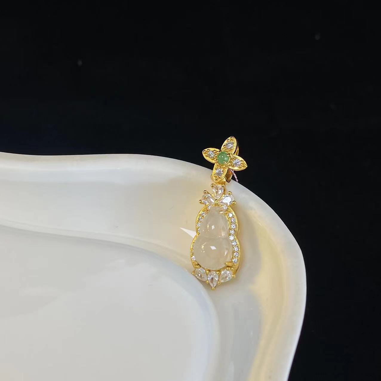 翡翠白冰葫芦吊坠  精致吊坠【YS-2A62】