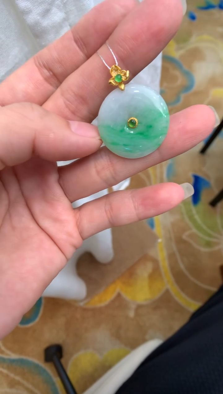 【闪购商品】翡翠颈饰18K金镶嵌平安扣
