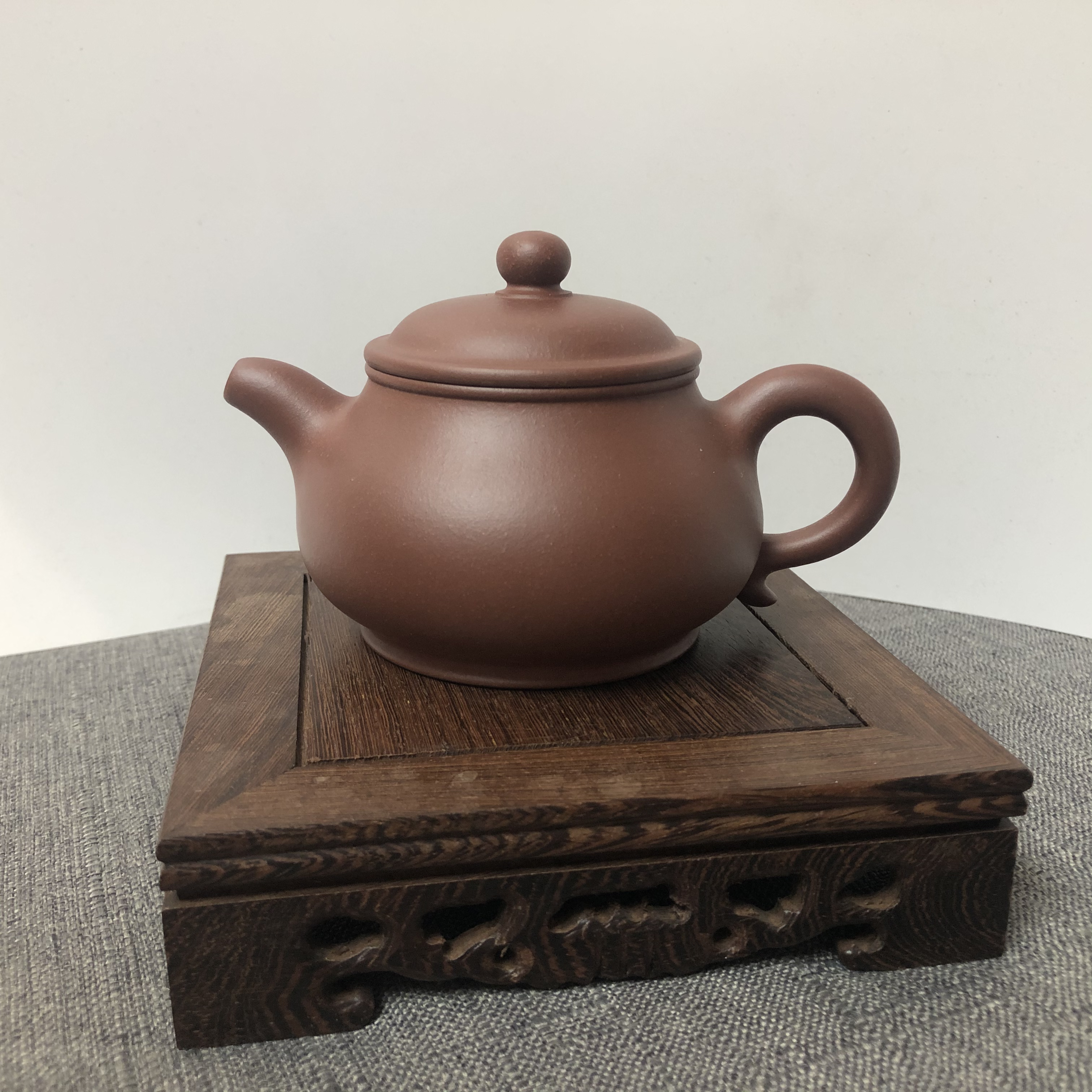 霞霞紫砂  【潘壶】 原矿底槽青    容量：240毫升