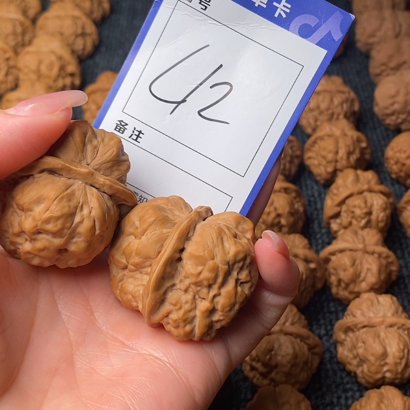 【闪购商品】桃核吊坠大*霄