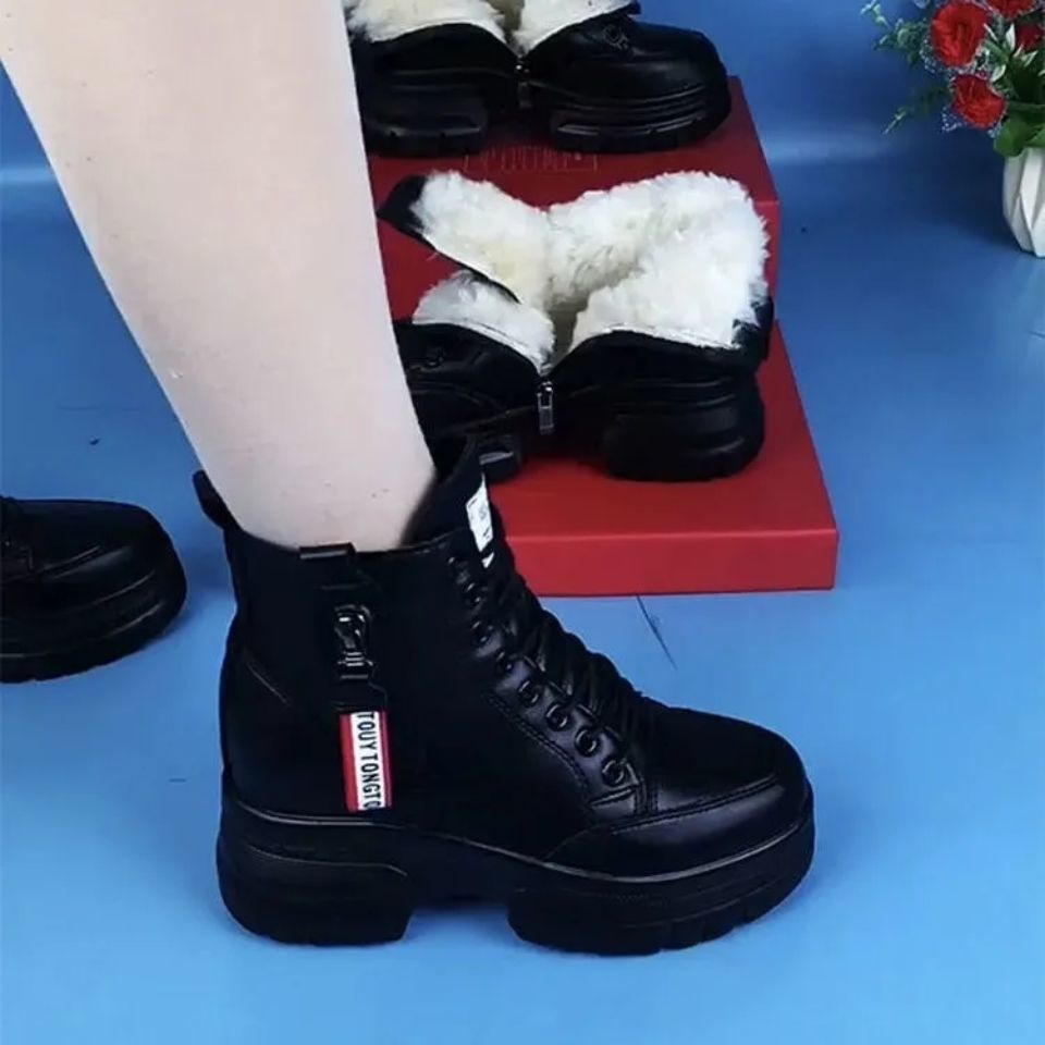 马丁靴女厚底软皮2023新款秋冬季短靴女百搭加绒加厚中年妈妈鞋子