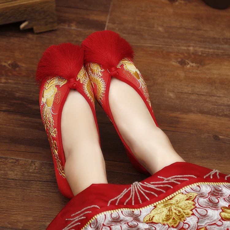 中式婚鞋上轿布鞋红色龙凤新娘秀禾鞋平底女结婚鞋子秀禾服绣花鞋