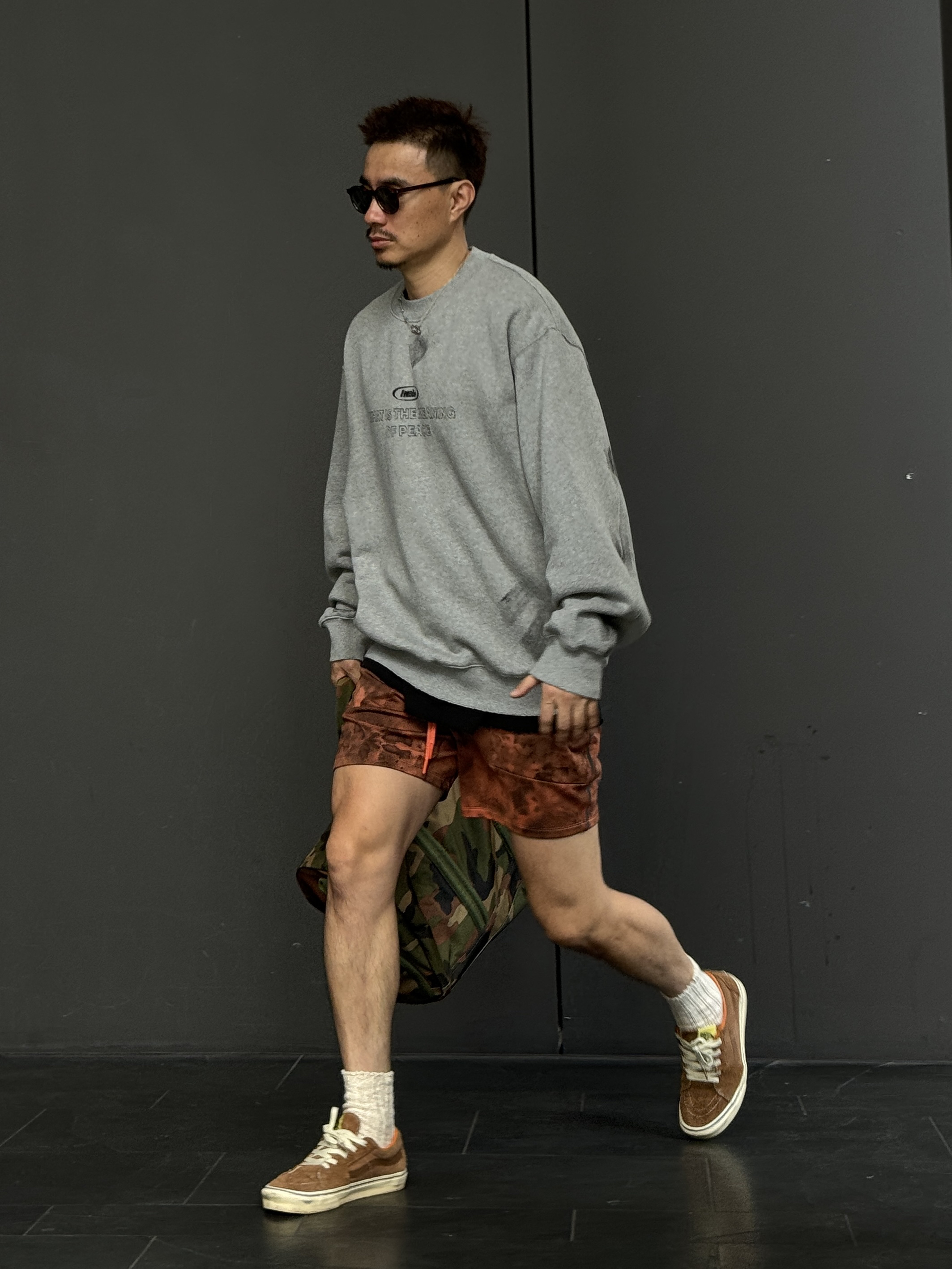 IHB500克抓绒加厚复古做旧破坏圆领卫衣