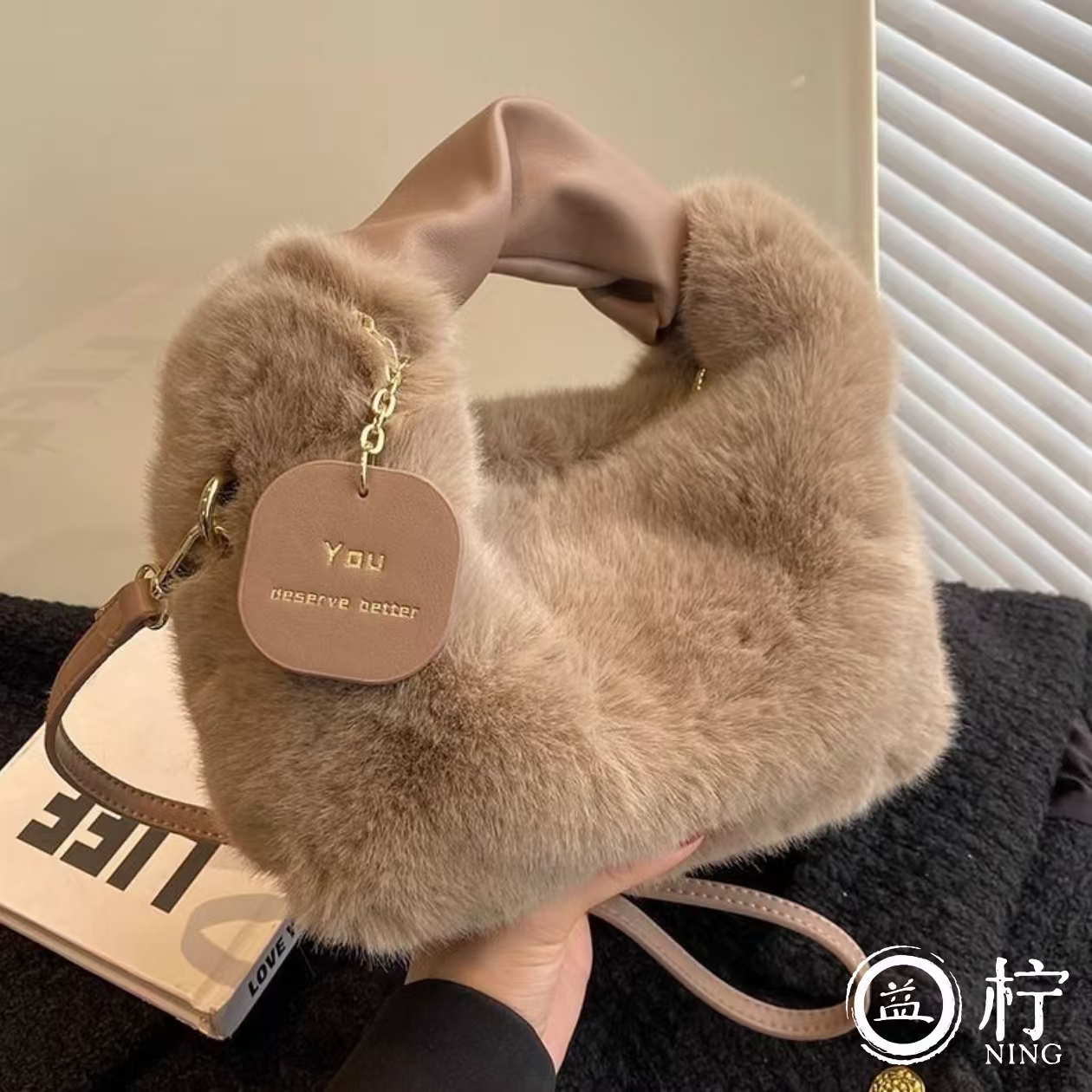 秋冬新款毛绒包斜挎包高级感时尚毛茸茸包女百搭毛毛手提包手拎包