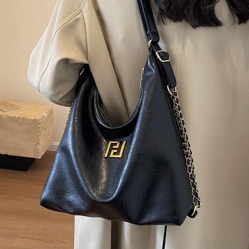 秋冬上班通勤大容量包包女新款2023复古时尚褶皱托特包百搭腋下包