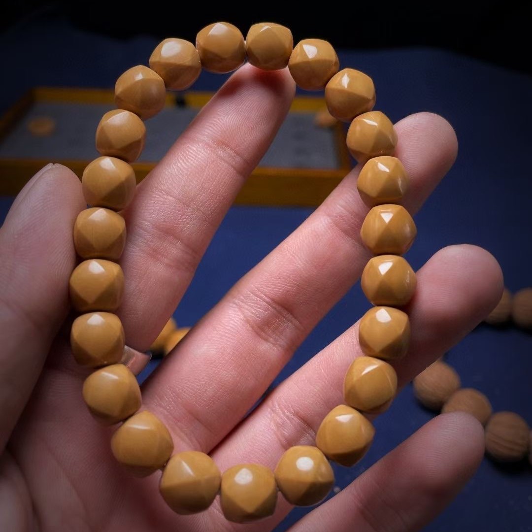 精品猴头核桃雕刻唐八棱