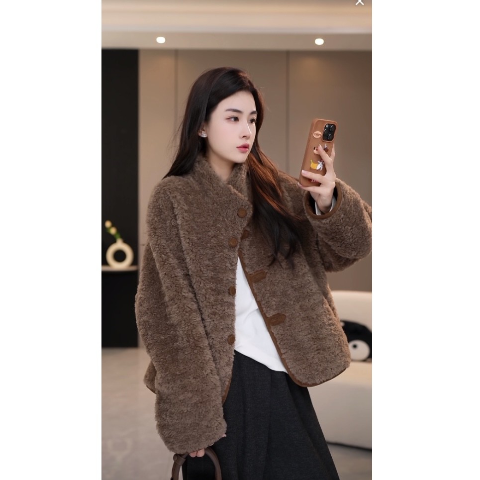 红人上新2024秋冬新款时尚少女双面穿皮毛一体立领短款毛毛外套女