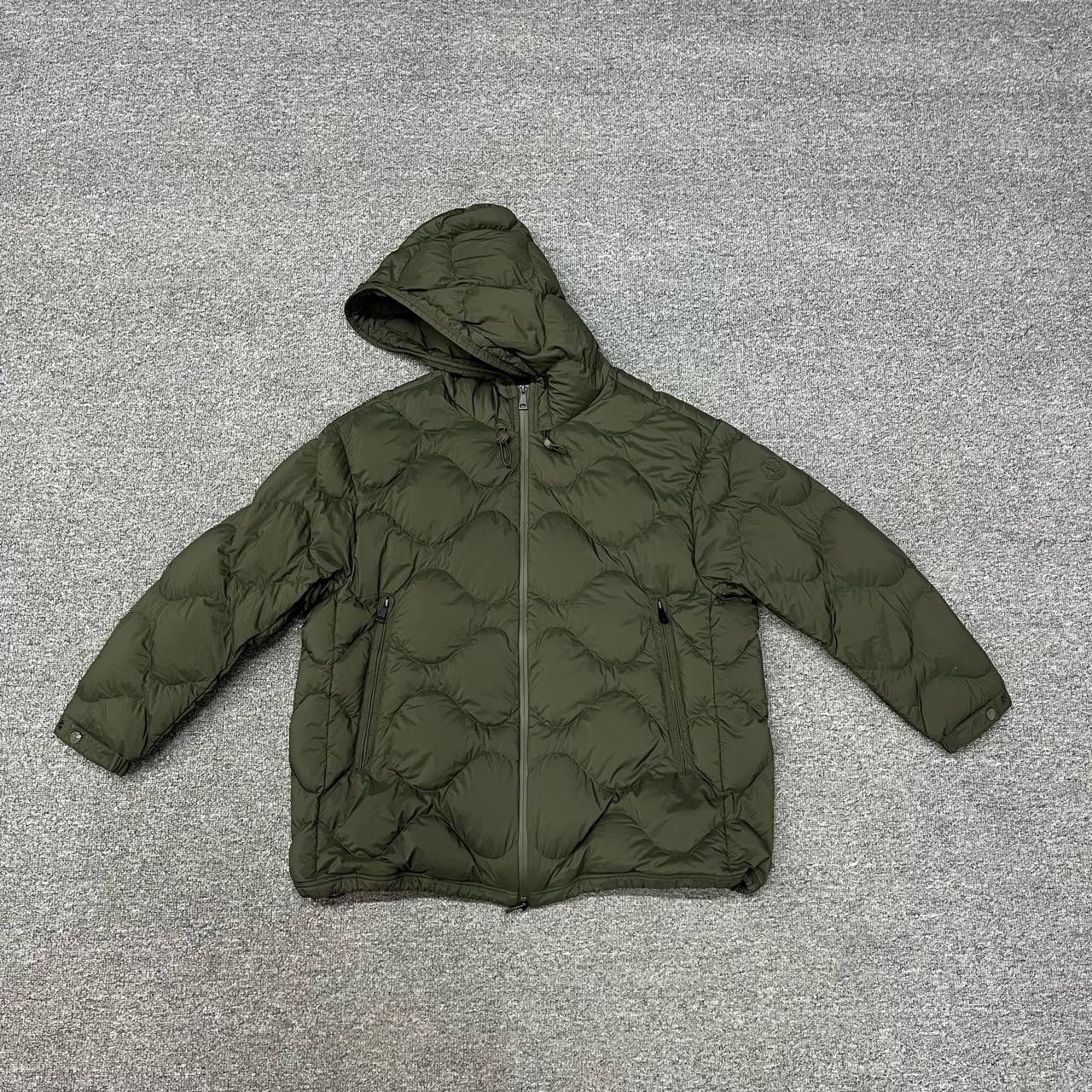 Moncler 蒙口军绿色连帽羽绒服 2码成色99新 4980