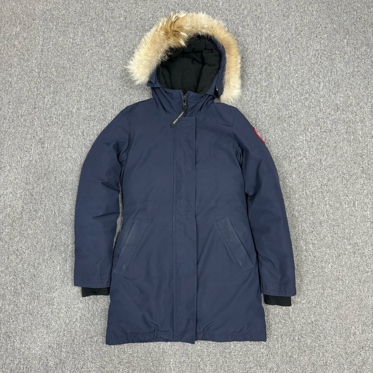 Canada Goose加拿大鹅女款藏蓝色连帽羽绒服 XS码98新 10328113