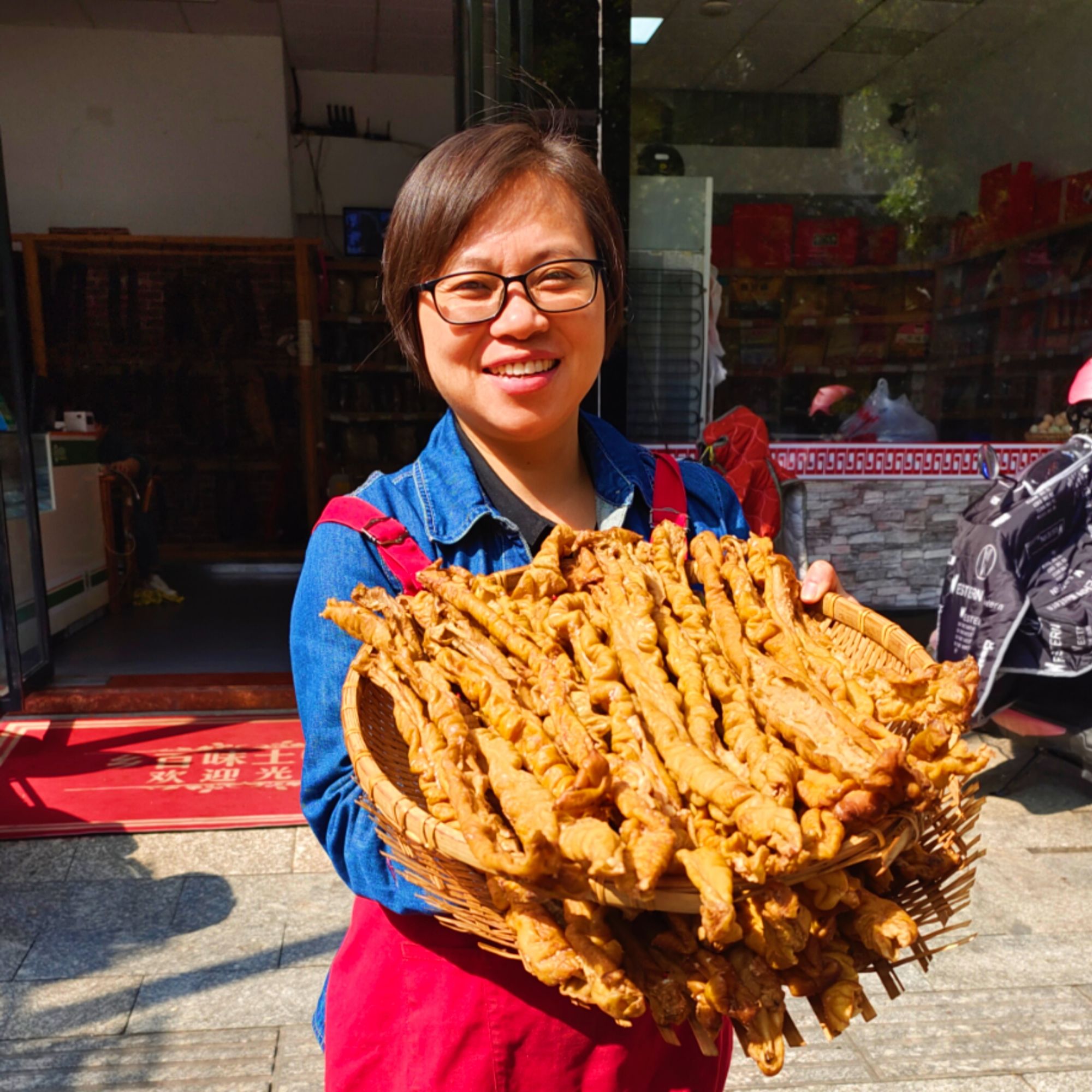 湖南农家米糠腊肉腊味猪肠谷壳烟熏开边腊肥肠干锅腊肠爆炒正宗