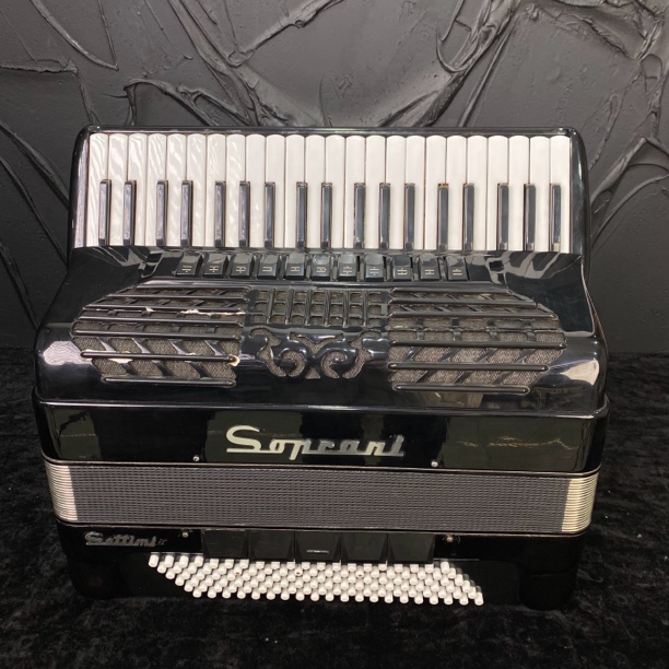 意大利索布拉尼120贝斯四排簧手风琴