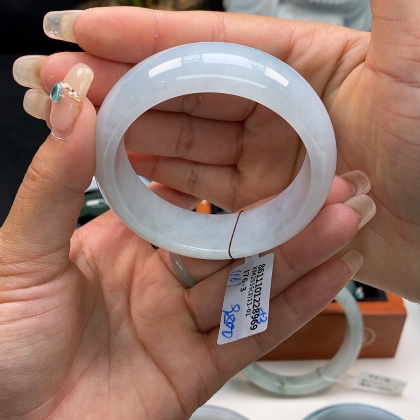 【闪购商品】翡翠手镯未镶嵌小**B