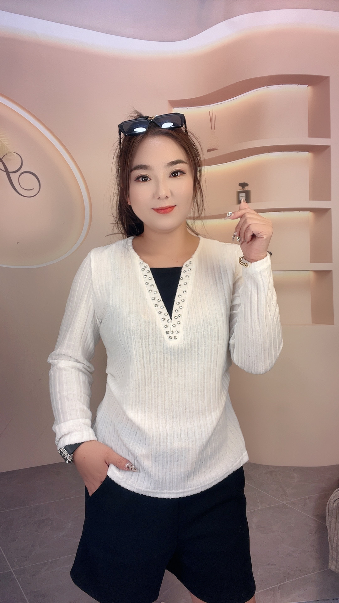 2058秋冬新款坑条磨毛抽褶钉钻长袖打底衫女装气质百搭