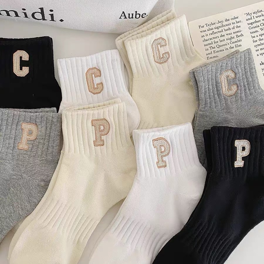 港维斯女款浅口黑白ins运动短袜室内新款C字母P字母刺绣款船袜