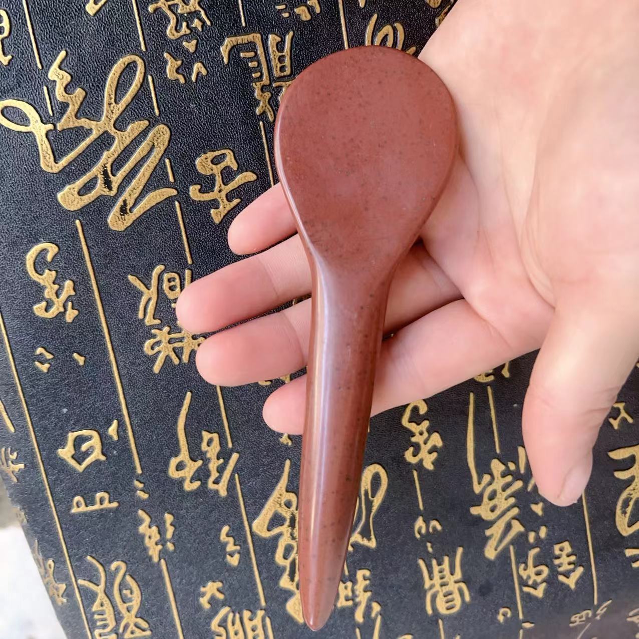 正宗泗滨马头山按摩器红砭石勺子刮脸刮痧点穴多功能勺子工具家用