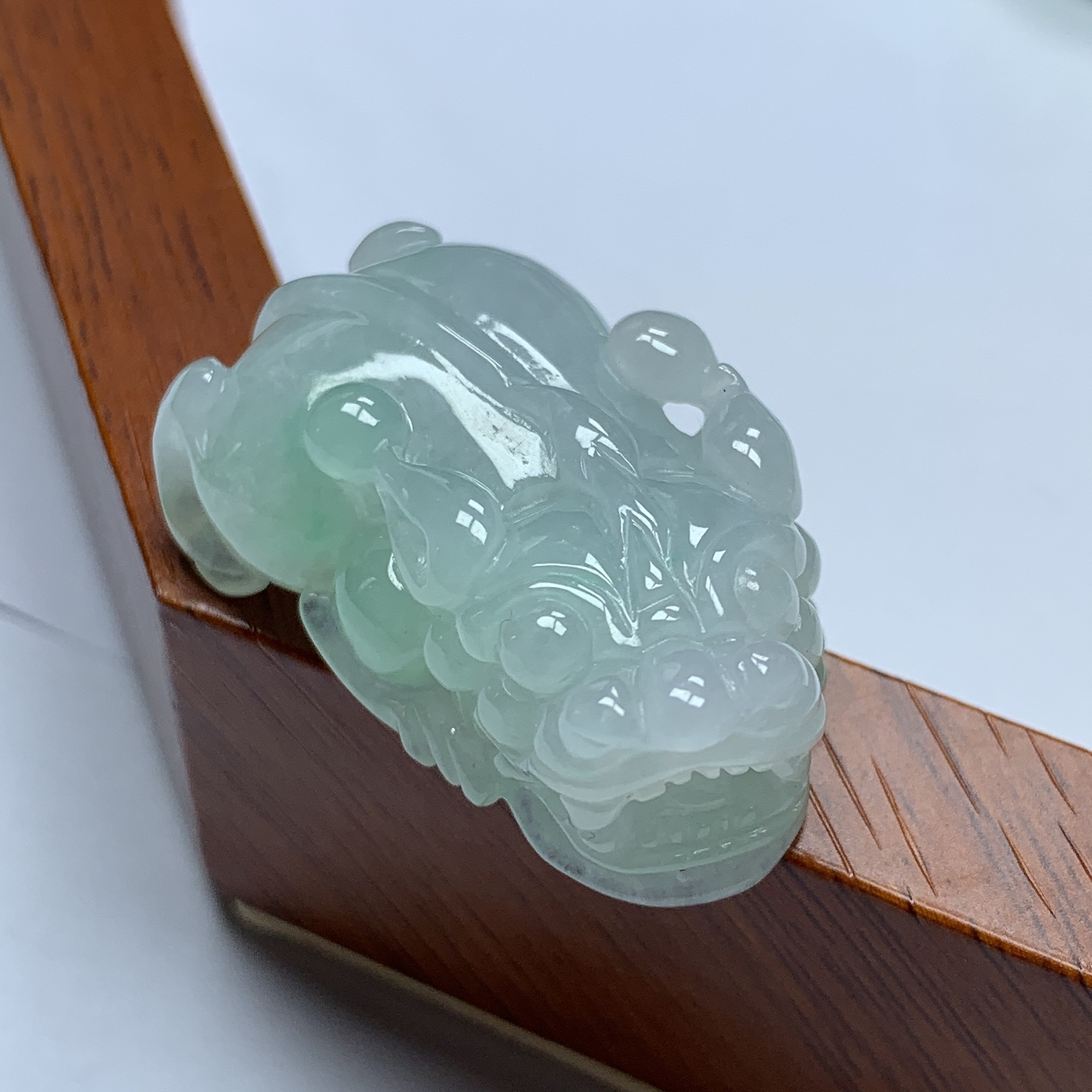 缅甸天然A货翡翠貔貅吊坠水润细腻饱满飘绿玉貔貅挂件