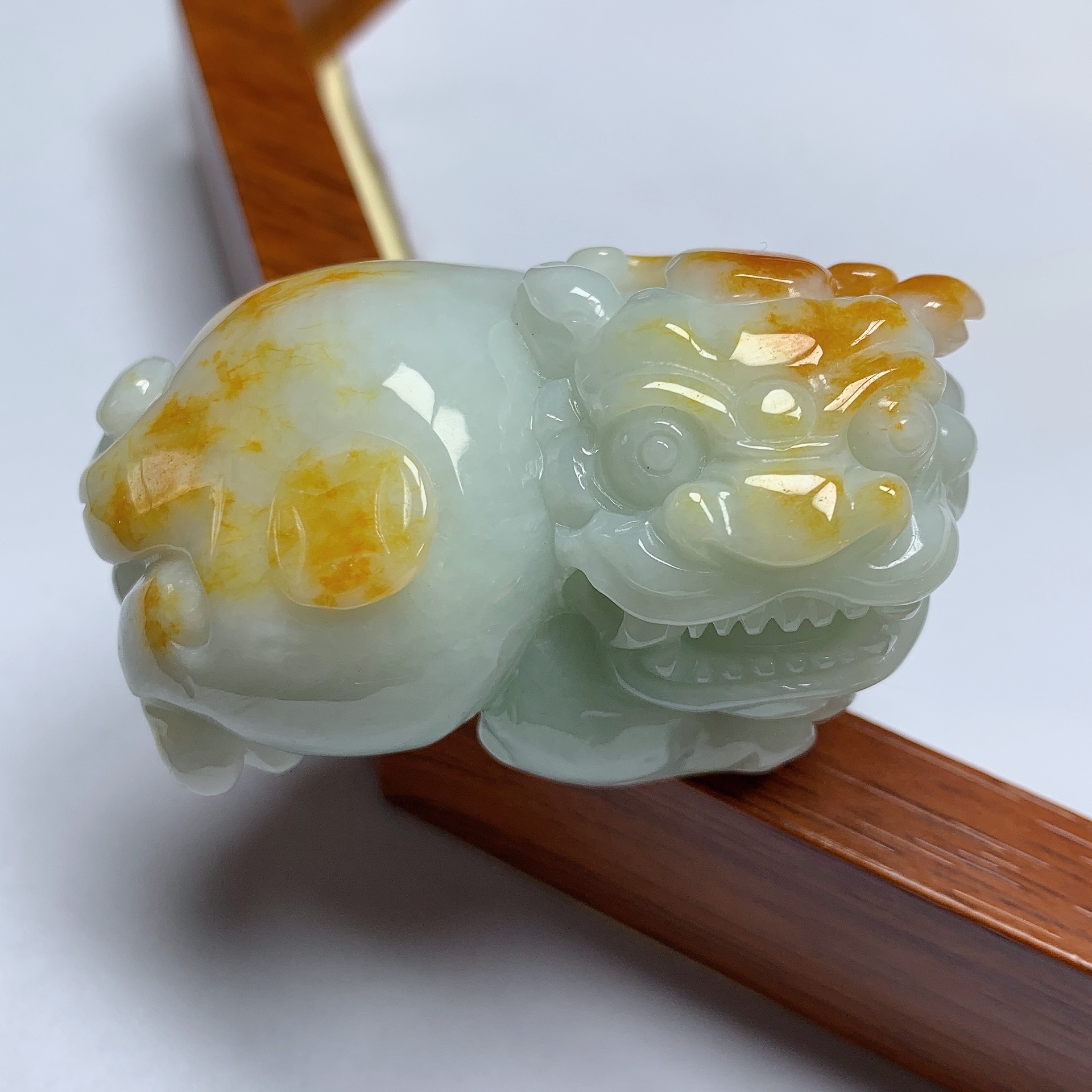 缅甸天然A货翡翠貔貅盘玩手把件飘黄翡霸王貔貅手把件挂件