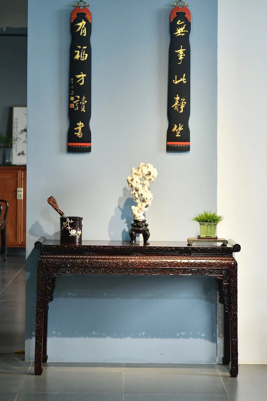 中式老挝大红酸枝西番莲条案