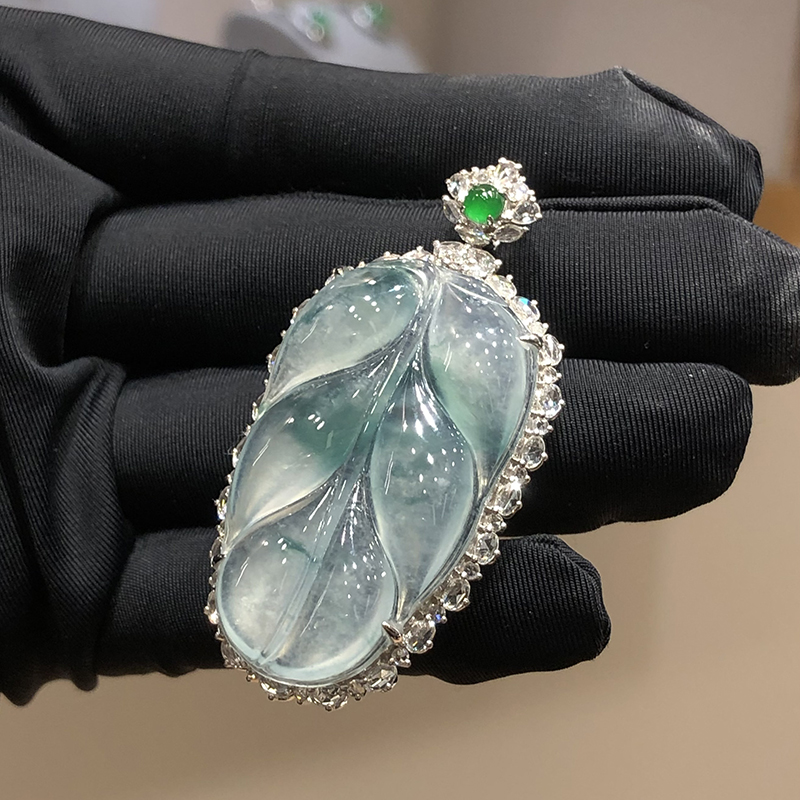 哈妮珠宝 天然翡翠a货18k金镶嵌高冰种水叶子吊坠白冰