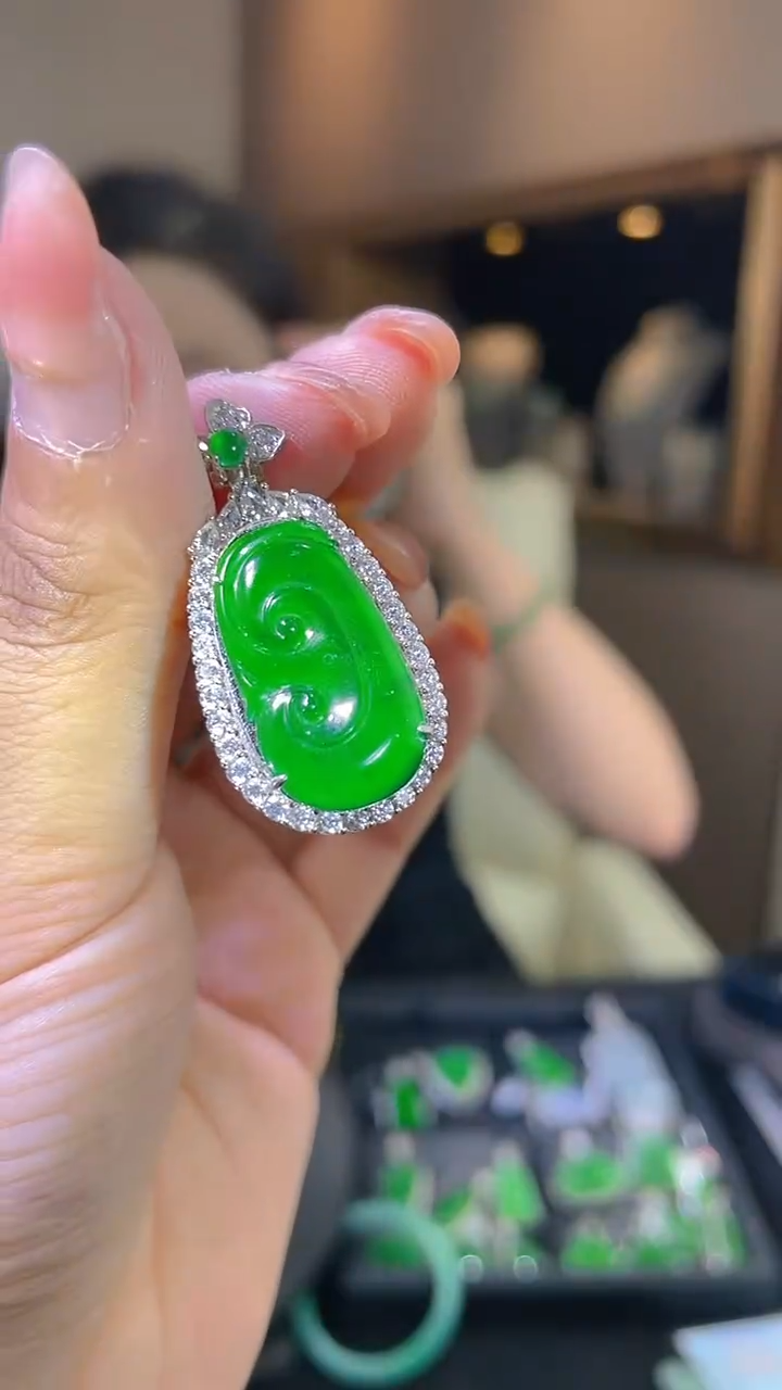 【闪购商品】翡翠吊坠银S925镶嵌天然翡翠