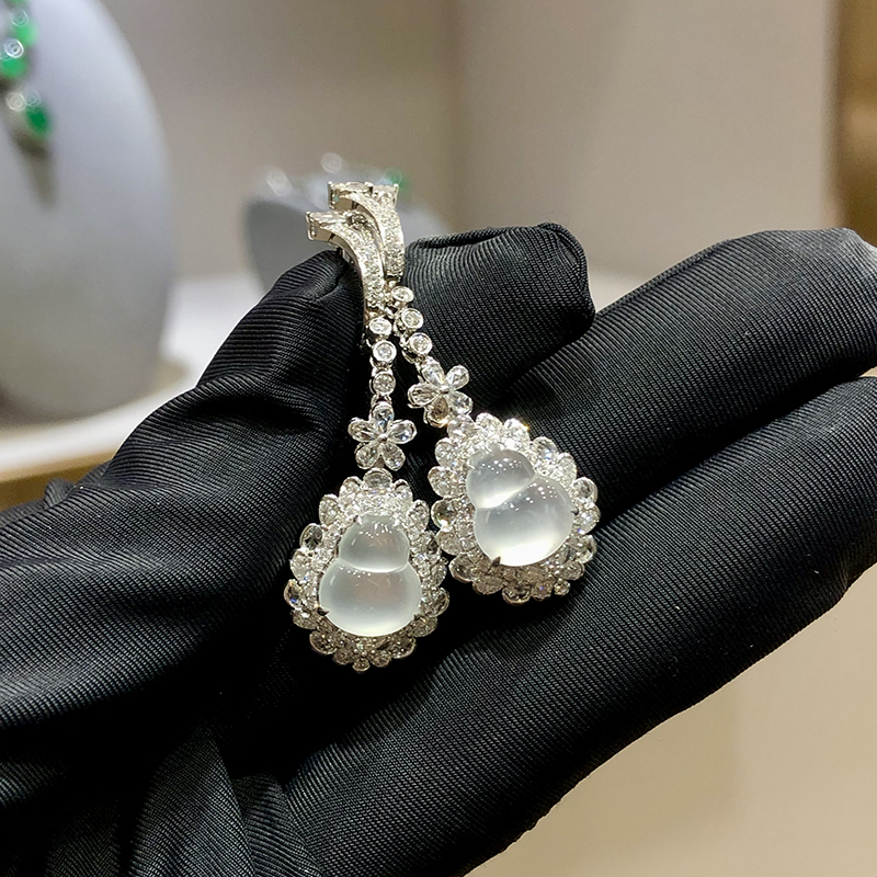 哈妮珠宝 天然翡翠a货18k金镶嵌高冰种水葫芦白冰耳坠