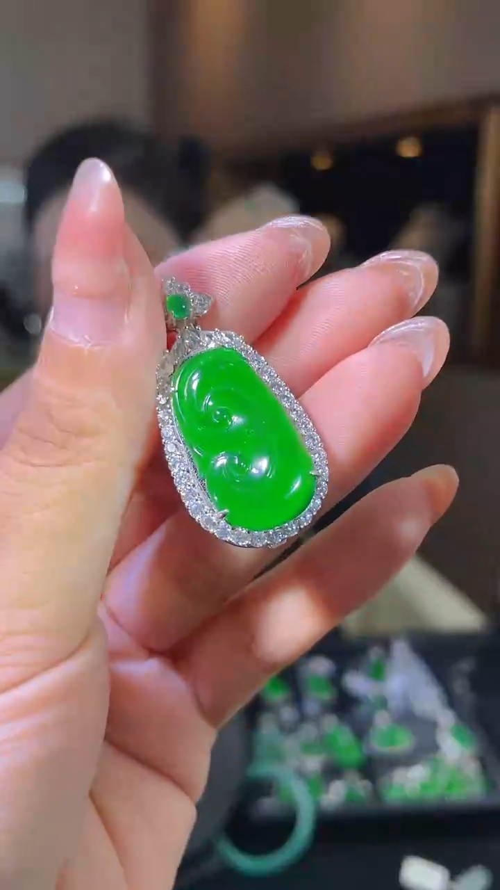 【闪购商品】翡翠吊坠银S925镶嵌天然翡翠