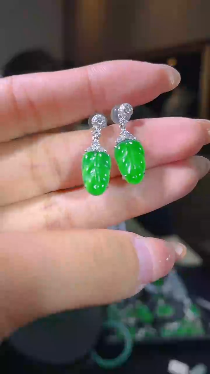 【闪购商品】翡翠耳钉18K金镶嵌天然翡翠